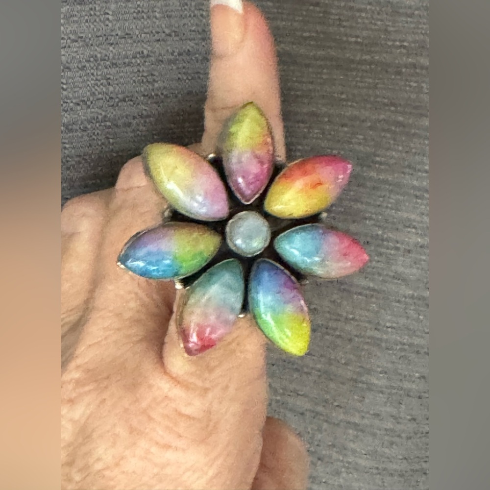 Gorgeous colored Agate floral ring